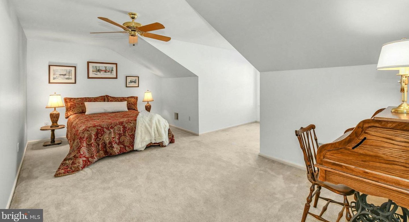 1857 Caryn Dr, Hellertown PA  18055-3423 exterior