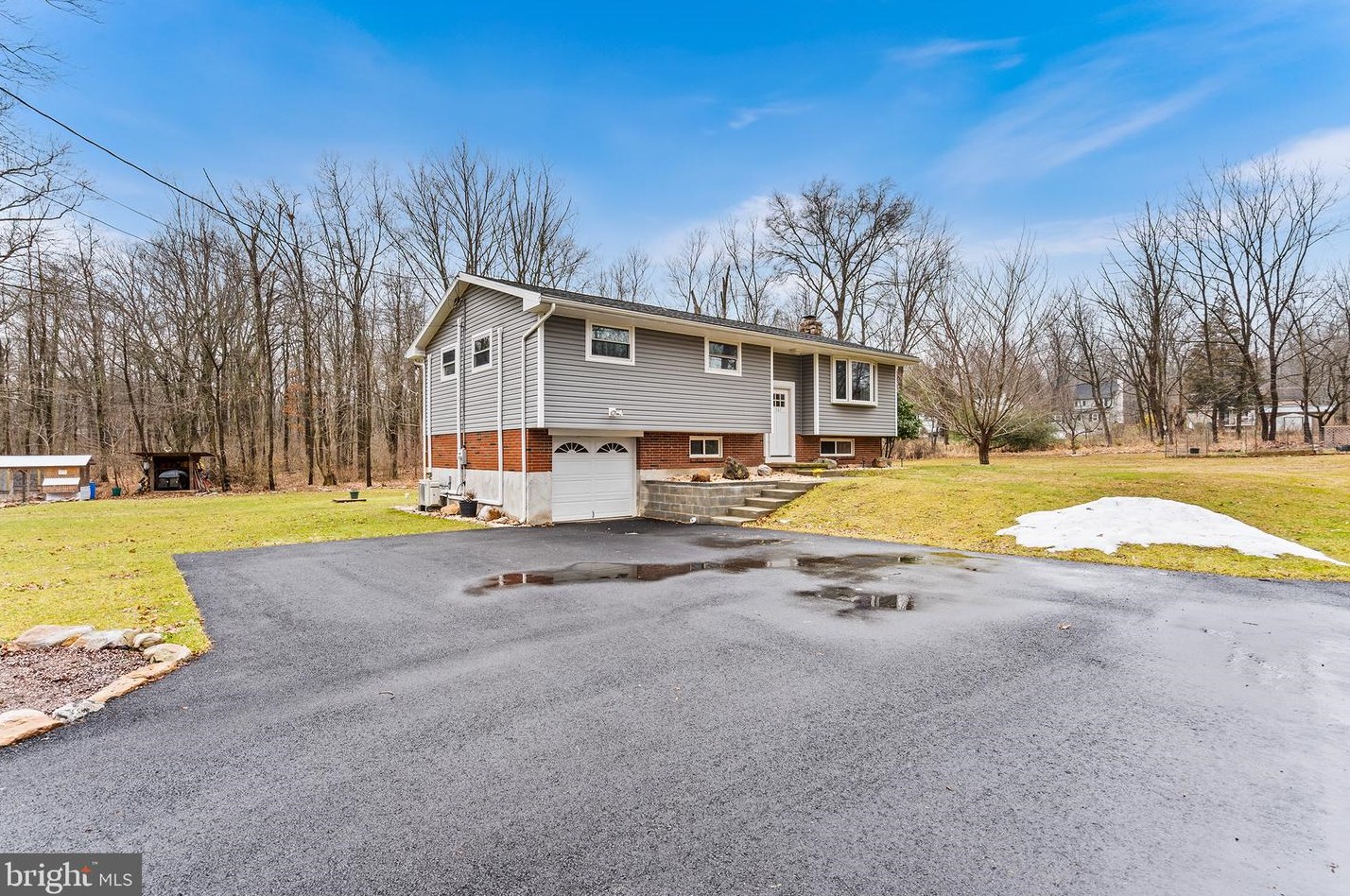 561 W Center St, Wind Gap, PA 18091