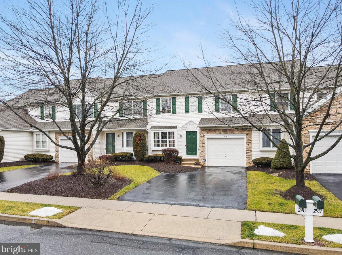 2915 Larkspur Ln, Easton, PA 18045