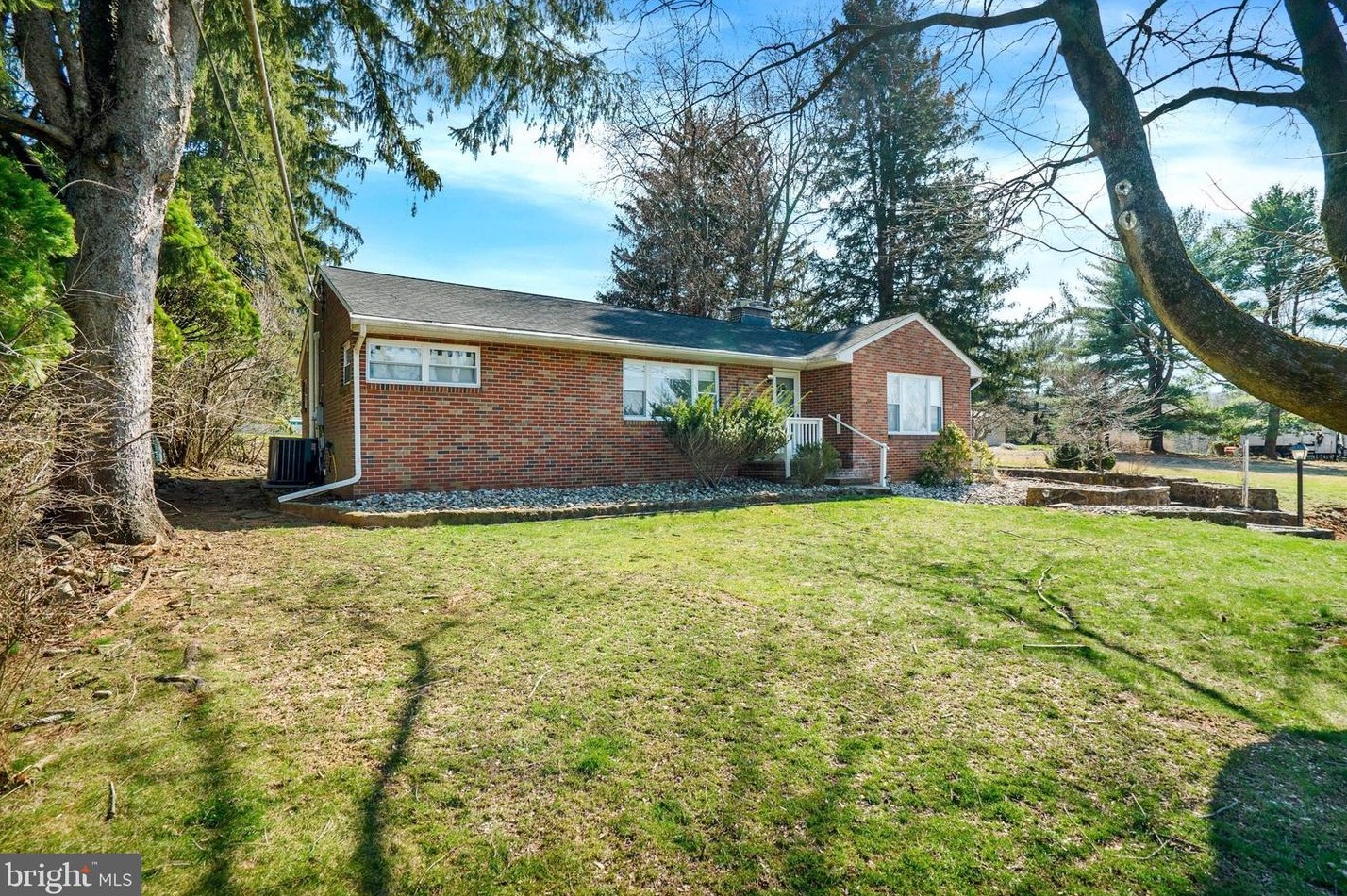3591 Reservoir Rd, Hellertown, PA 18055