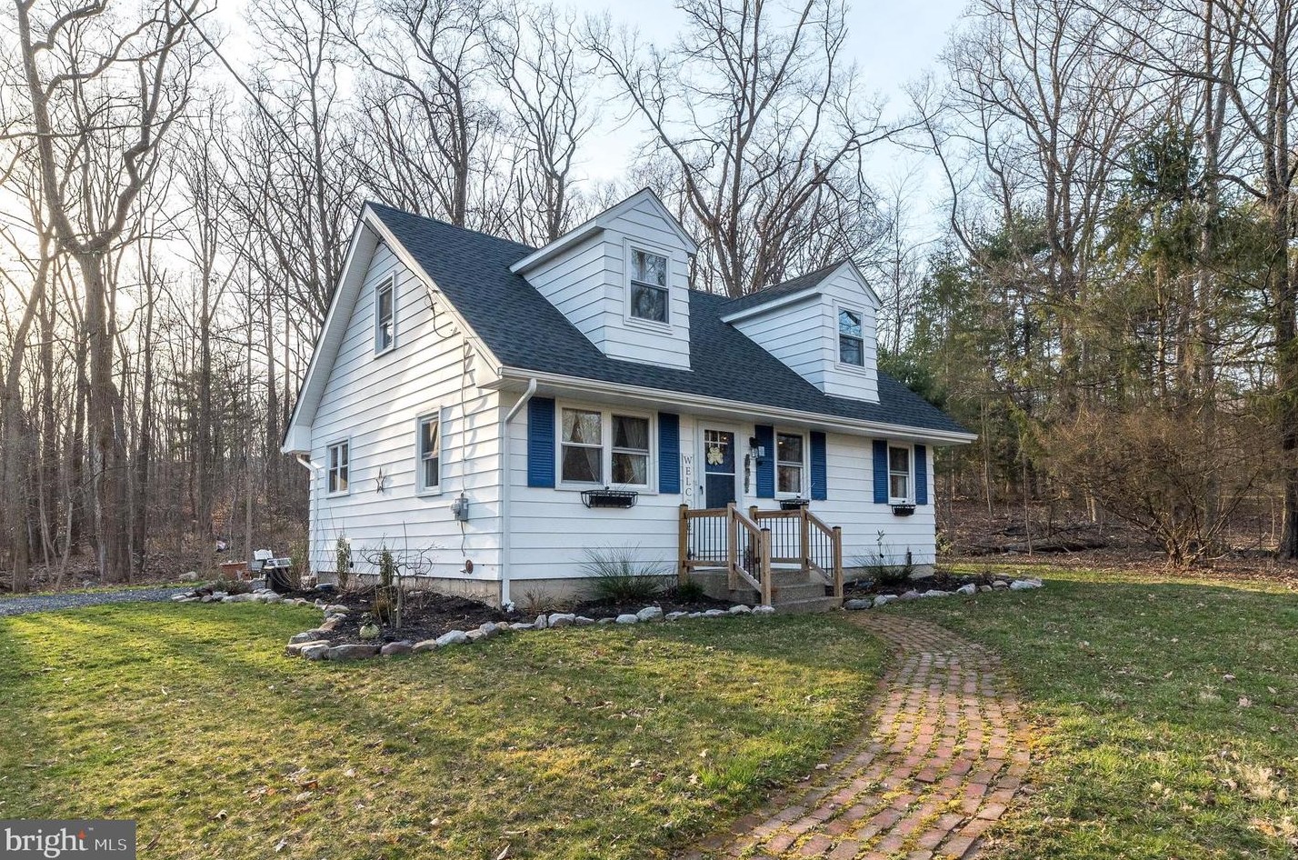 120 Persimmon Ln, Bangor, PA 18013