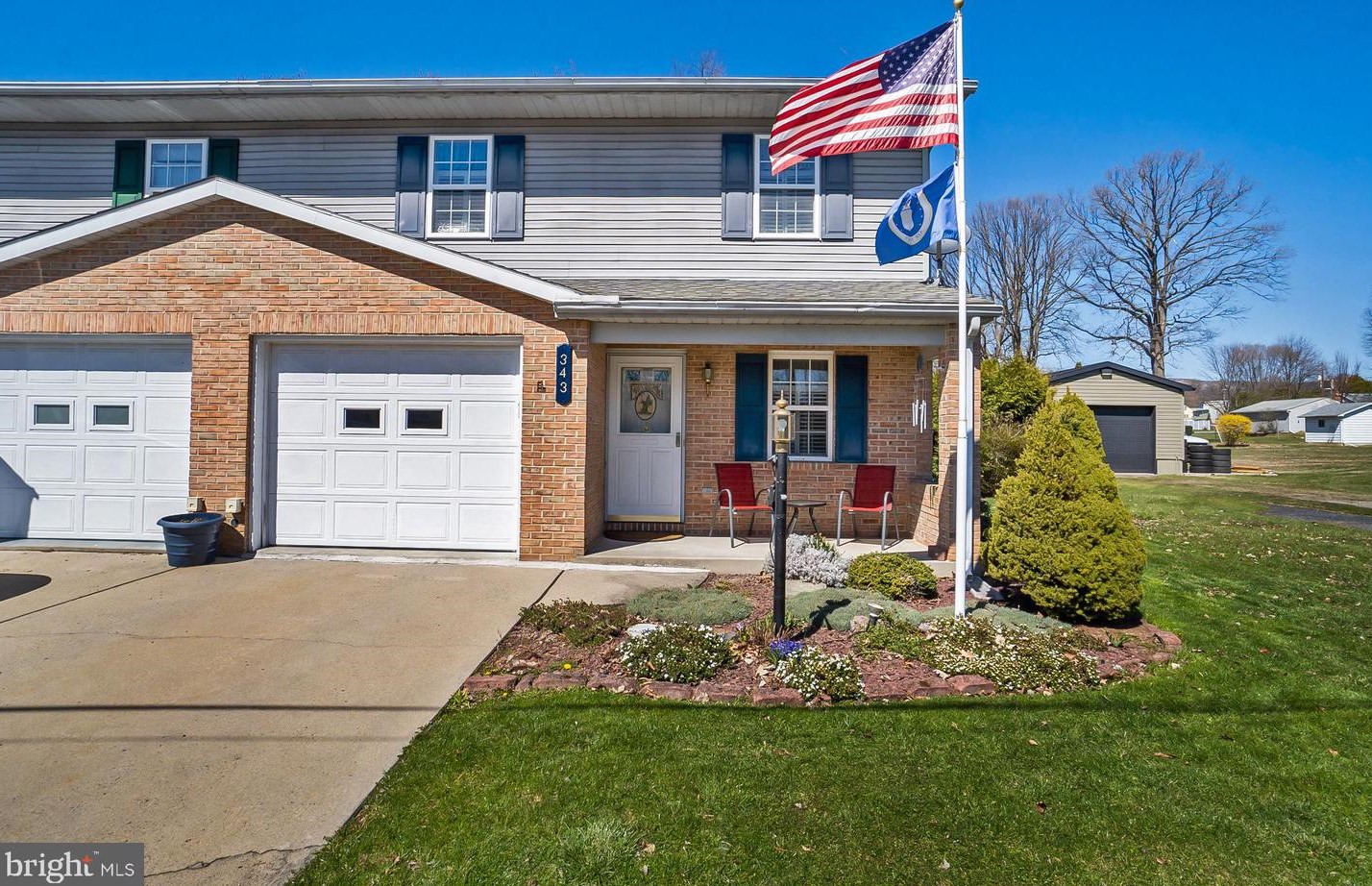 343 Oak St, Walnutport, PA 18088-1720