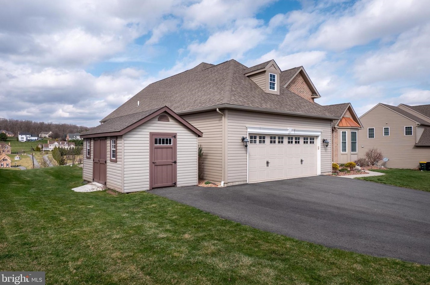 281 Danbury Dr, Nazareth, PA 18064