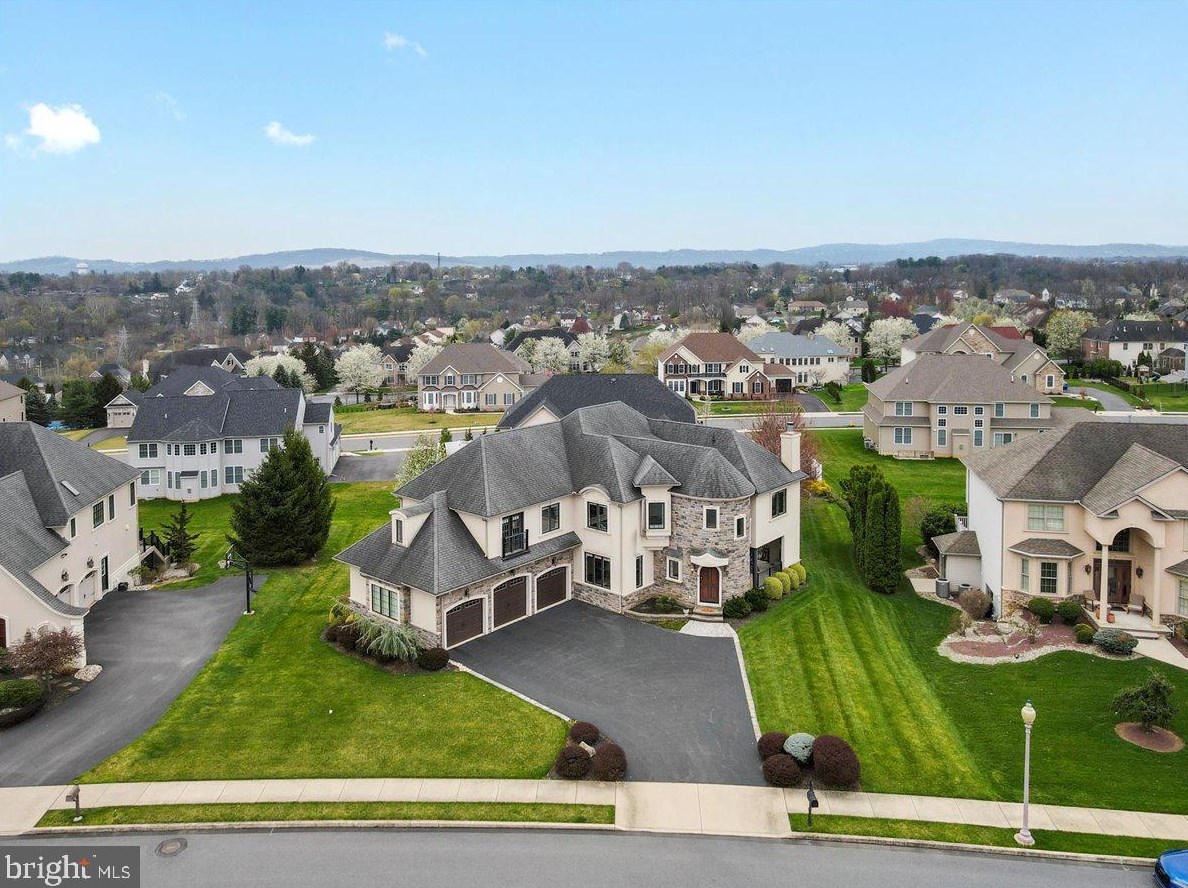 51 Surrey Dr, Easton, PA 18045-3143