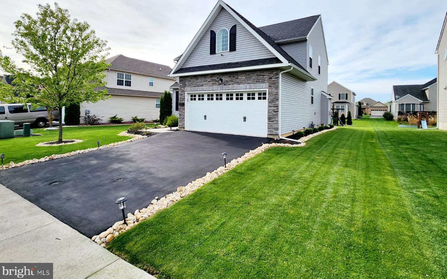 698 Mulberry Dr, Nazareth, PA 18064