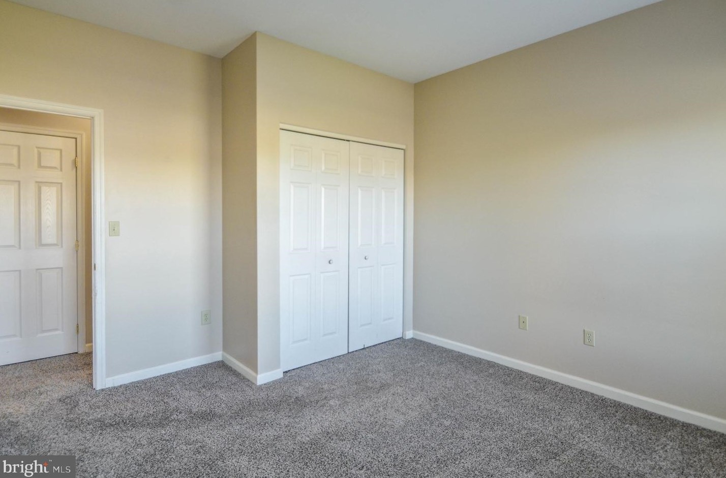 214 Huntington Ln, Easton PA  18040-8483 exterior