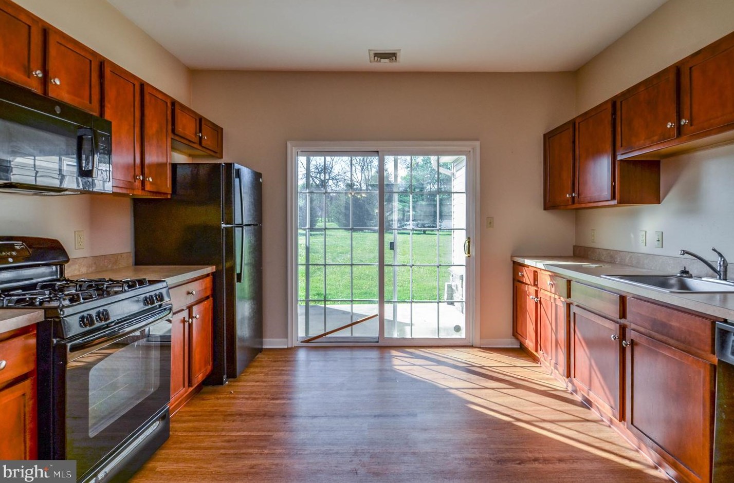 214 Huntington Ln, Easton, PA 18040