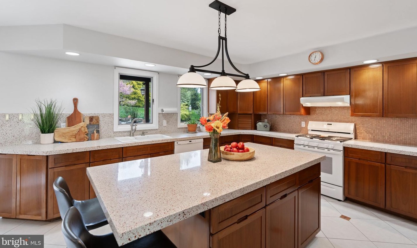 2595 Apple St, Hellertown PA  18055-3210 exterior