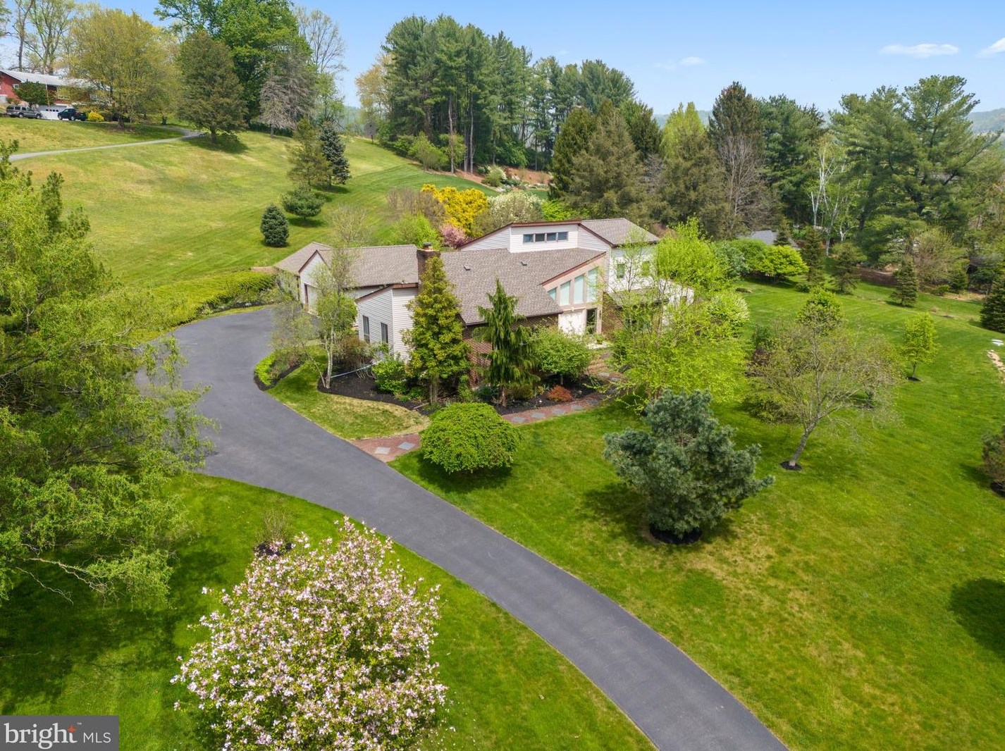 2595 Apple St, Hellertown PA  18055-3210 exterior