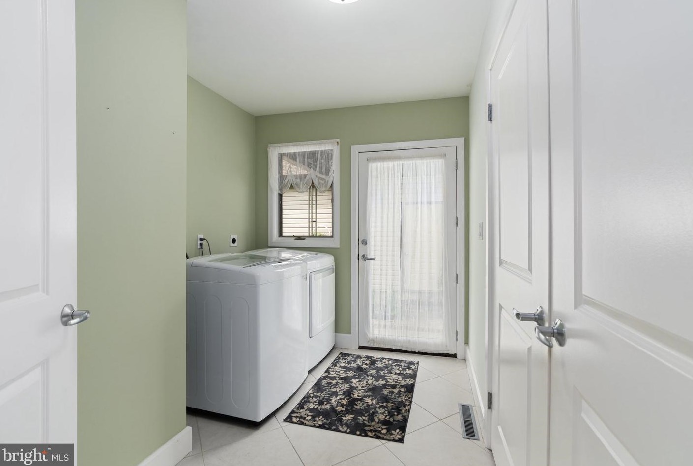 2595 Apple St, Hellertown PA  18055-3210 exterior