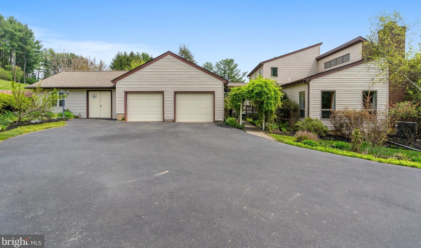 2595 Apple St, Hellertown PA  18055-3210 exterior