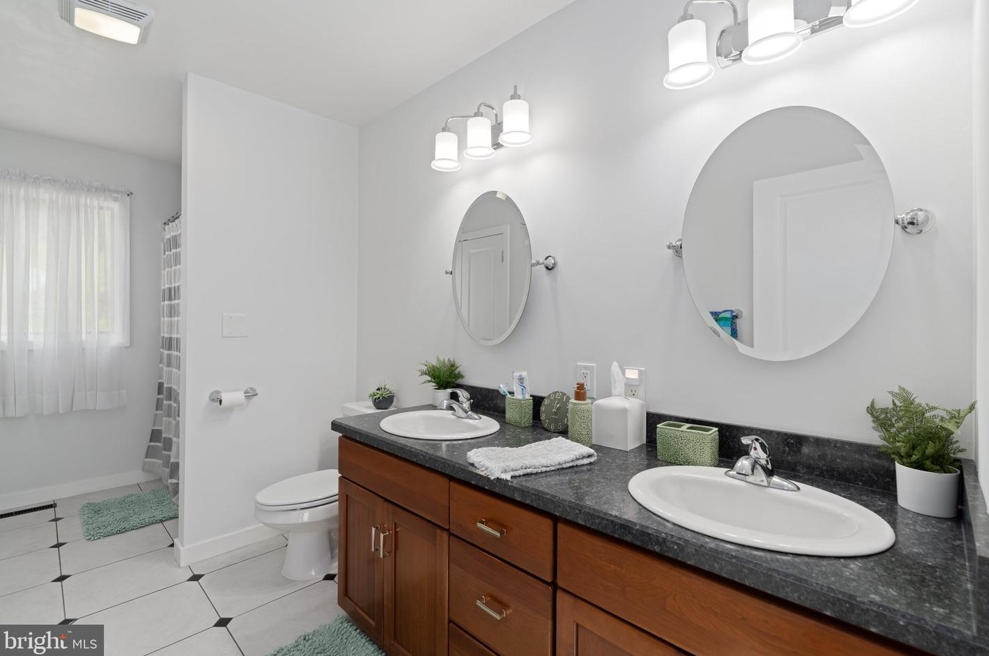 2595 Apple St, Hellertown PA  18055-3210 exterior