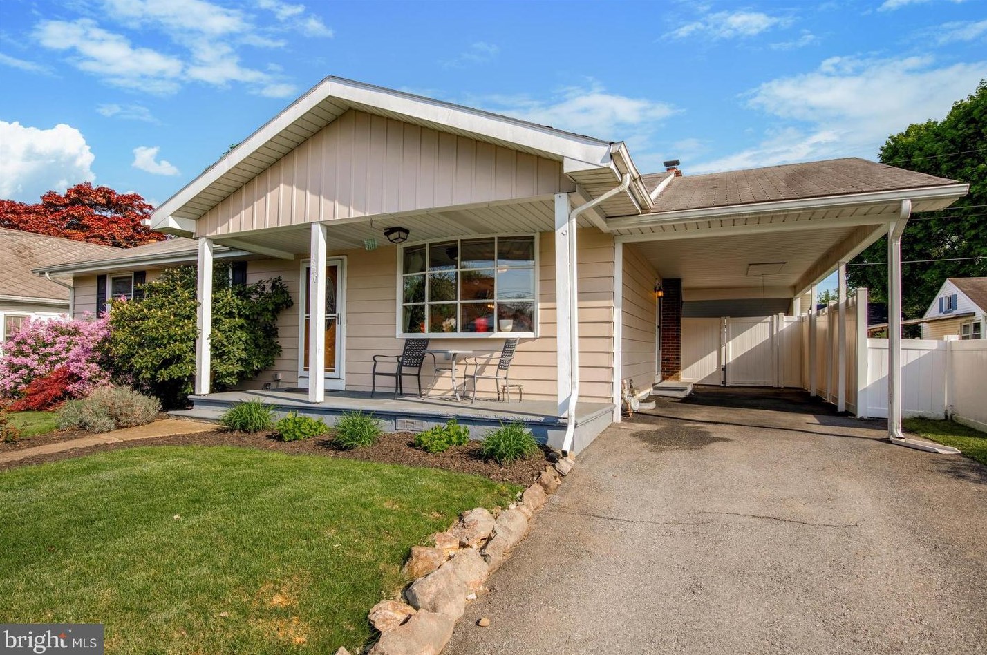 4040 Nicholas St, Easton, PA 18045-5008