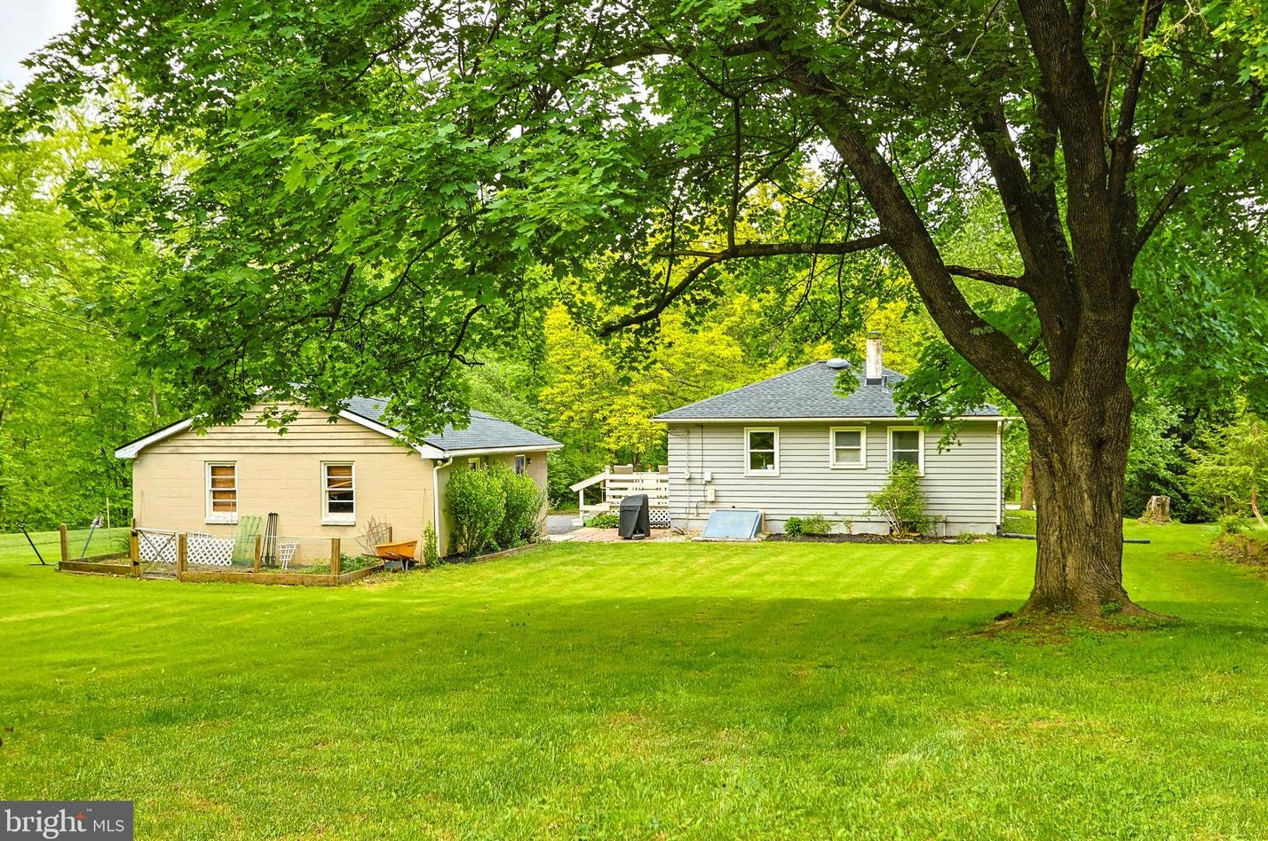 1884 Reading Dr, Bethlehem, PA 18015-5835