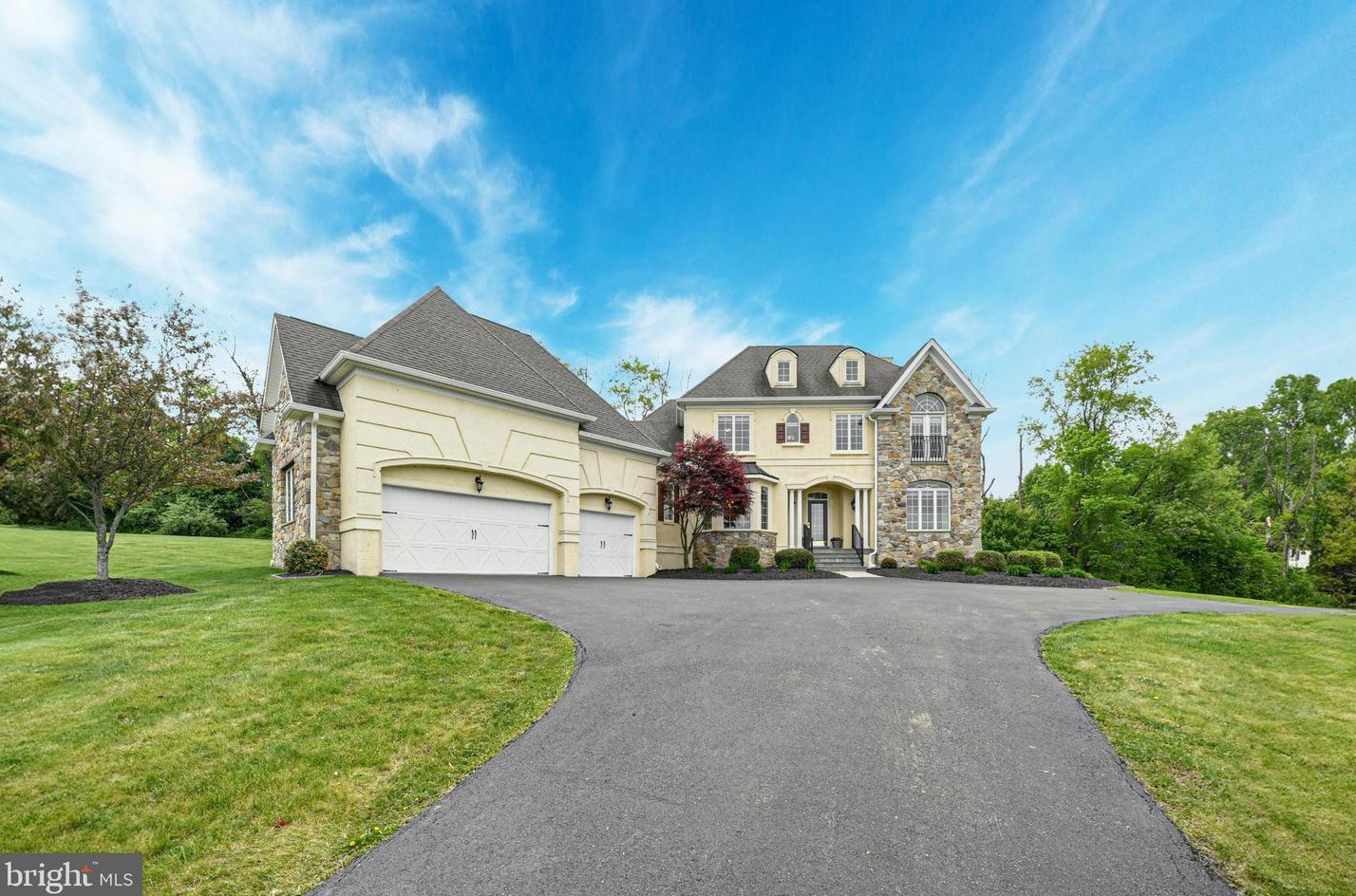 2710 Imperial Crest Ln, Hellertown, PA 18055-3174