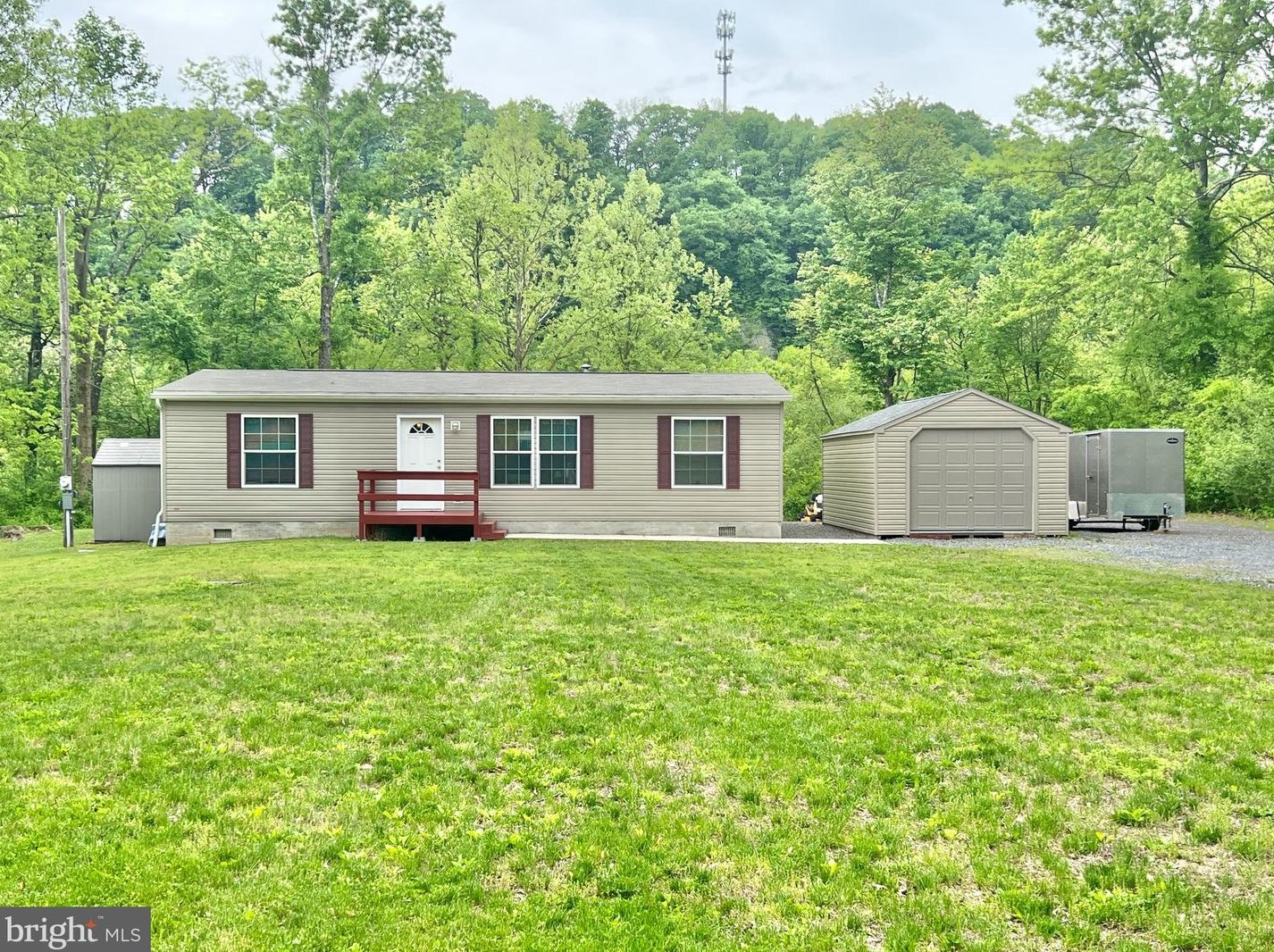 4599 Three Mile Ln, Walnutport, PA 18088-9382