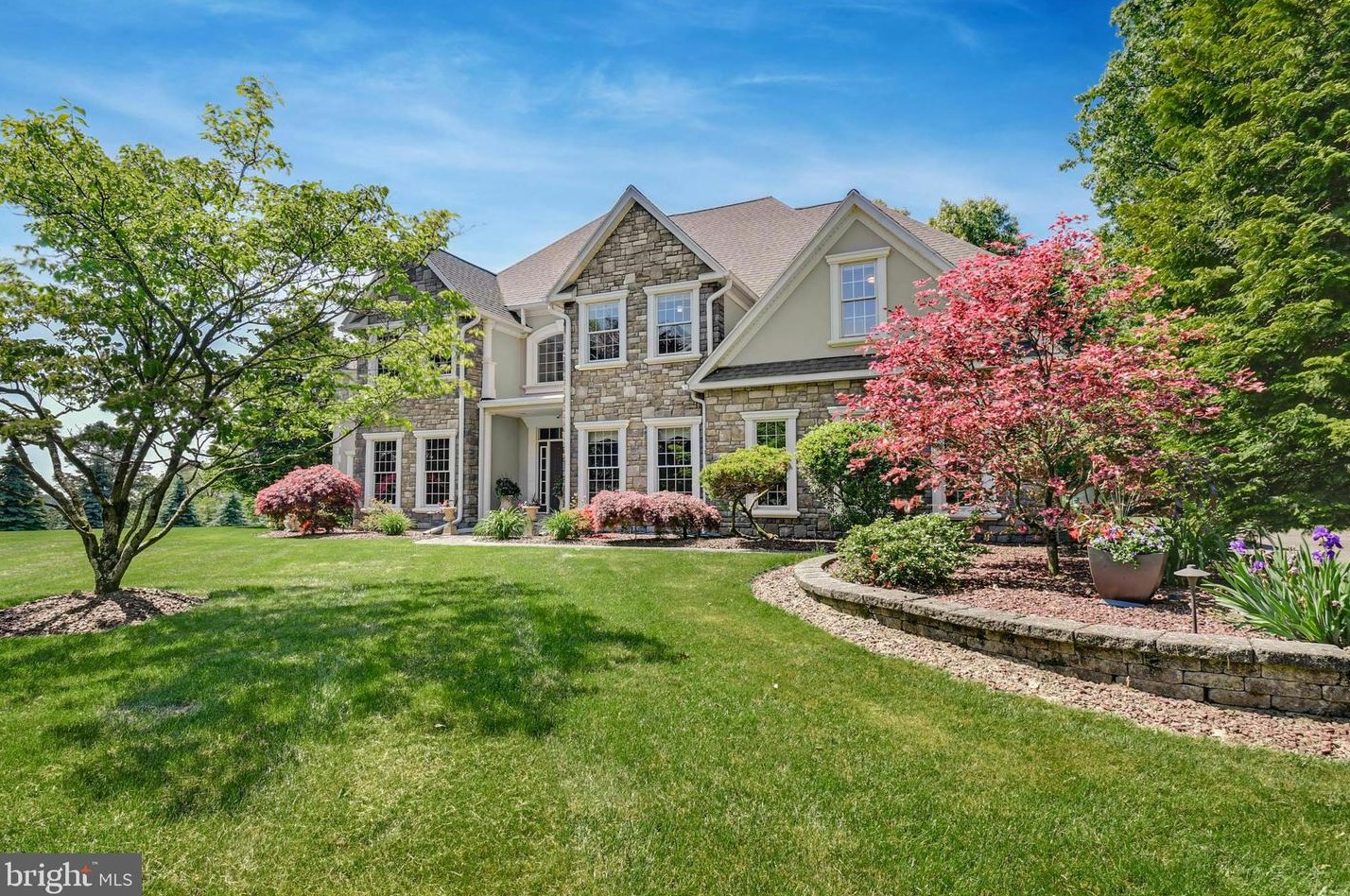 30 Westfield Dr, Easton, PA 18042-7087