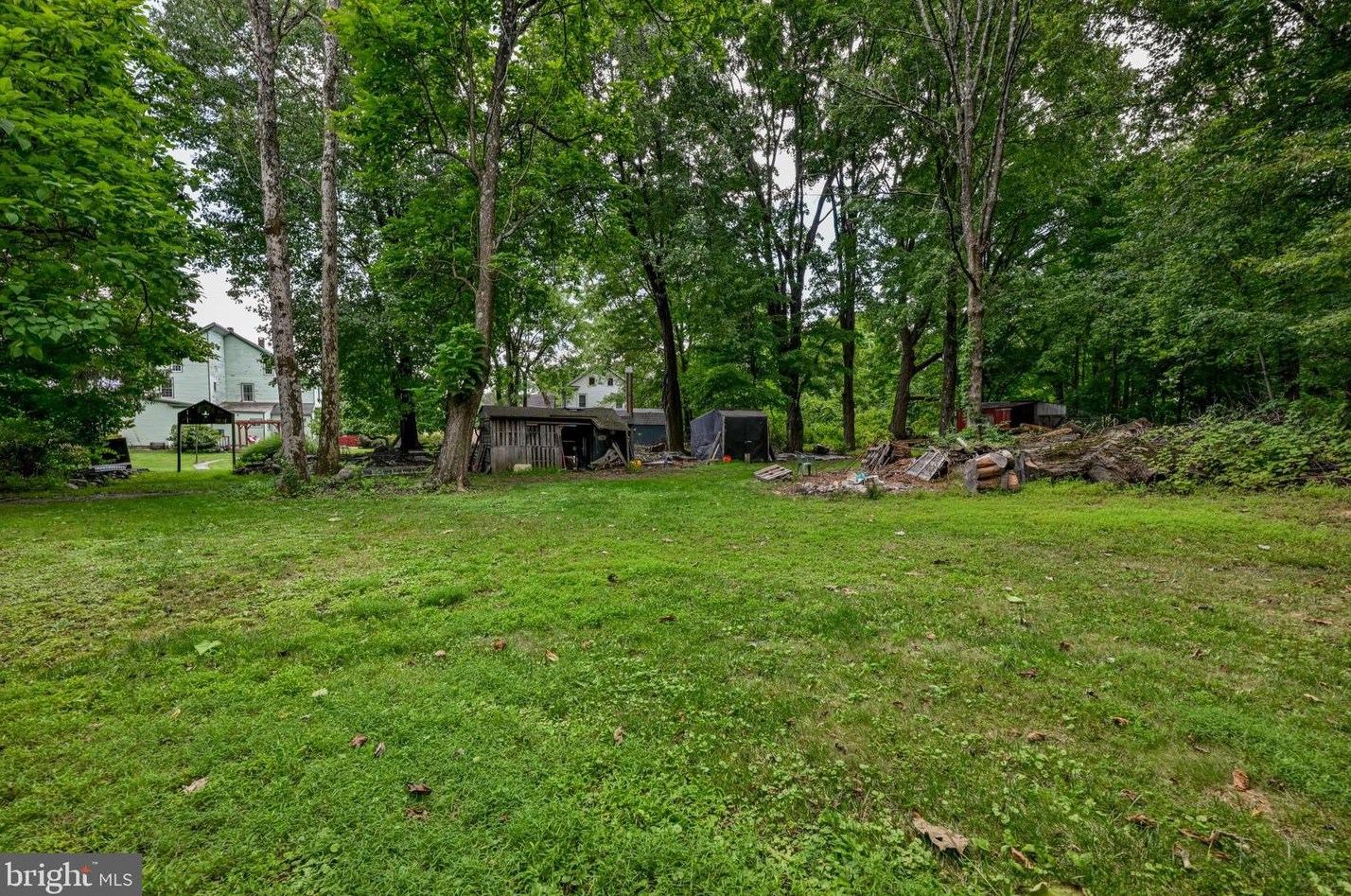 2242 Rdg Rd, Bangor PA 18013-9768 exterior