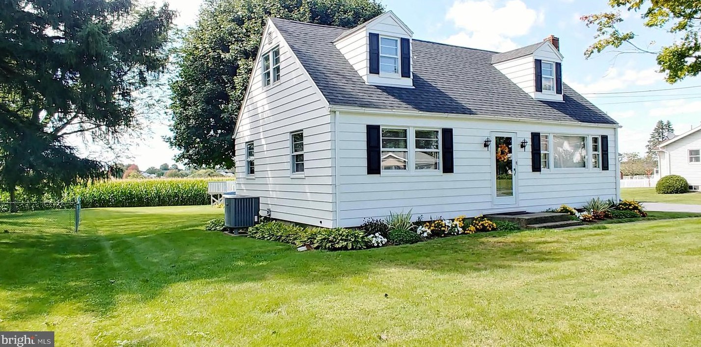 2411 Farmersville Rd, Bethlehem, PA 18020