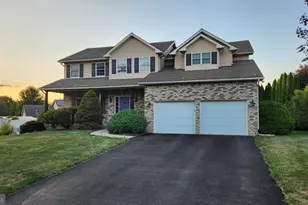 2755 Destiny Ln, Easton, PA 18040 - Photo 2