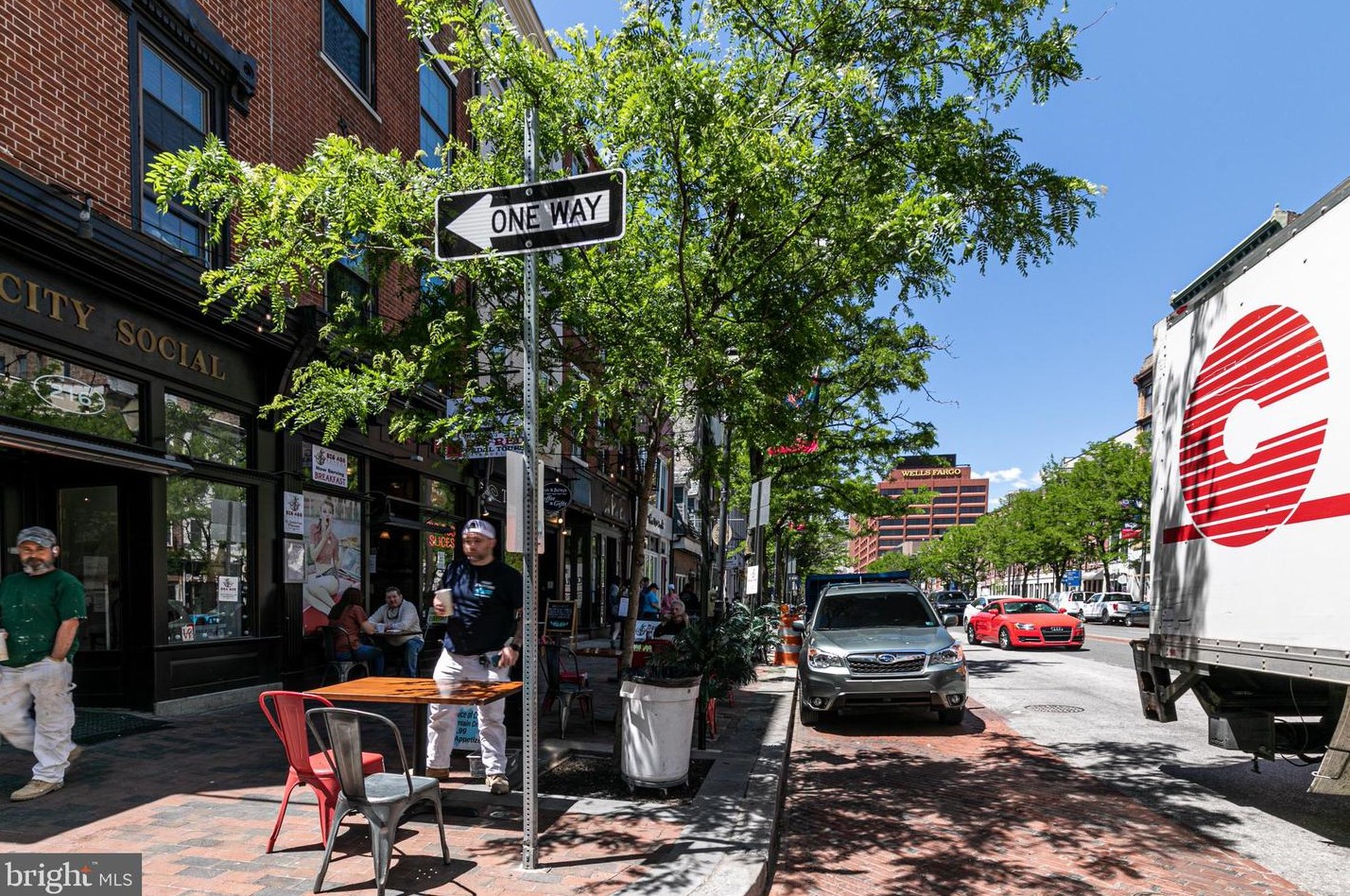 36 Strawberry St, Philadelphia PA  19106-2844 exterior