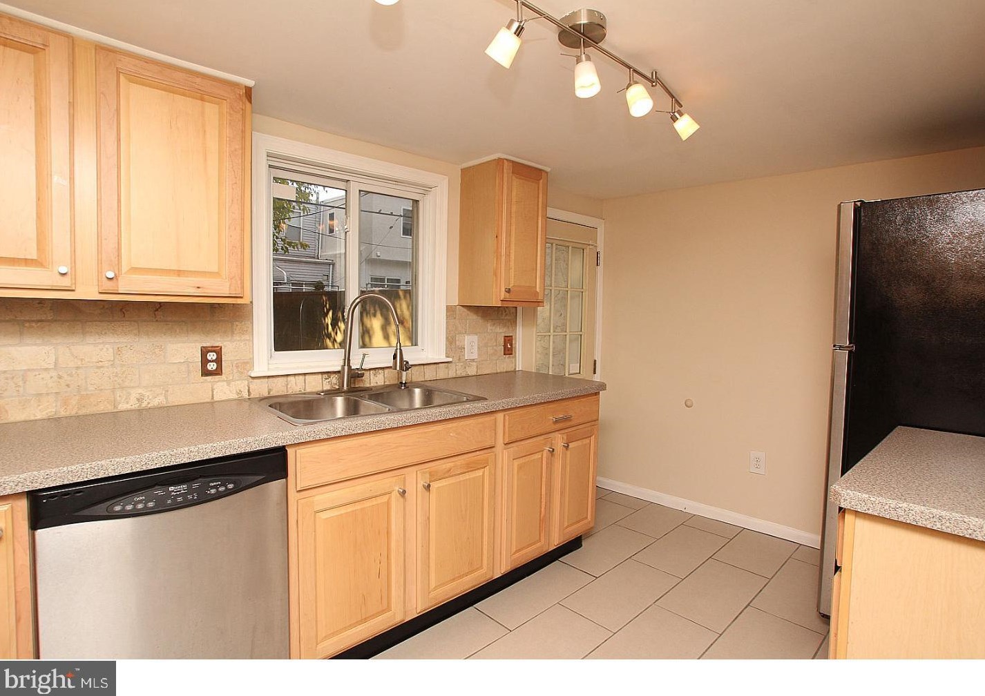 2322 Thompson St, Philadelphia PA  19125-3629 exterior