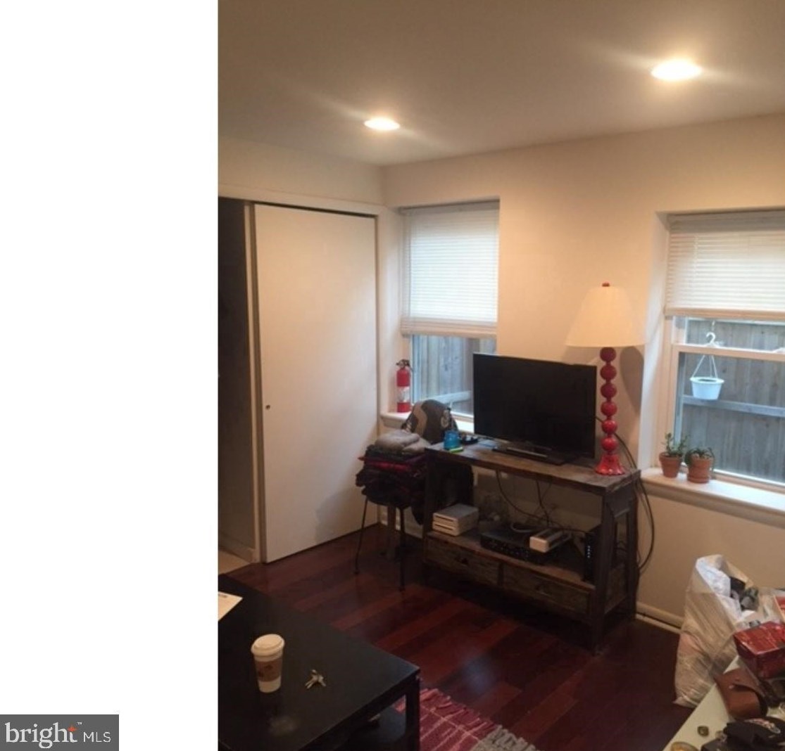 238 Catharine St, Philadelphia, PA 19147