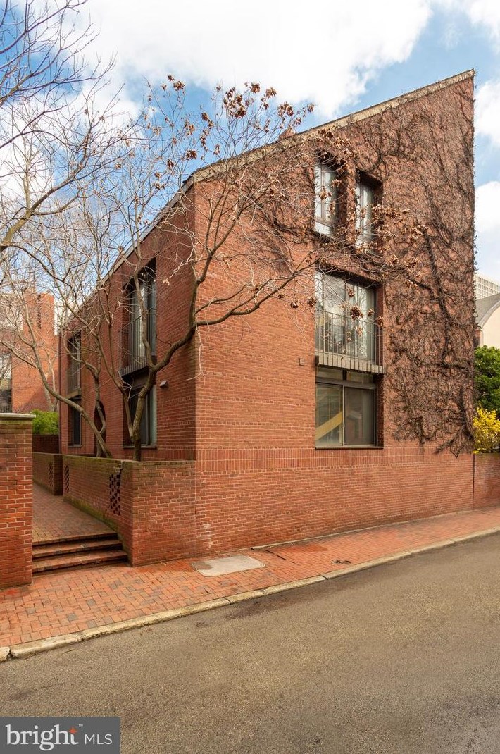 301 Cypress St, Philadelphia, PA 19106-4204
