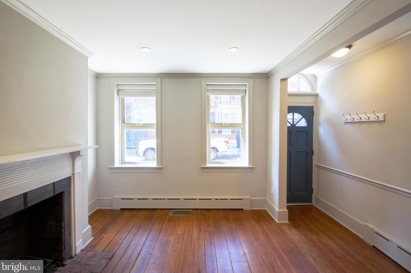 945 Lawrence St, Philadelphia, PA 19123-1439