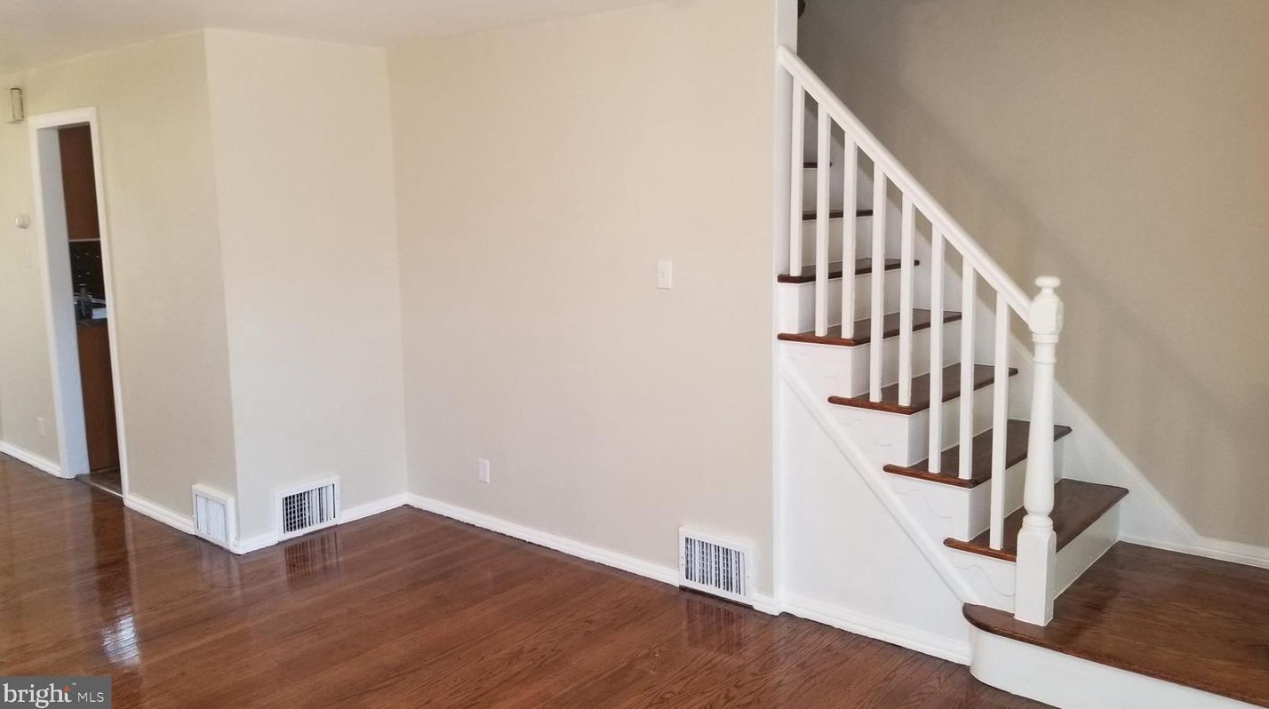 635 Carver St, Philadelphia, PA 19120-1713