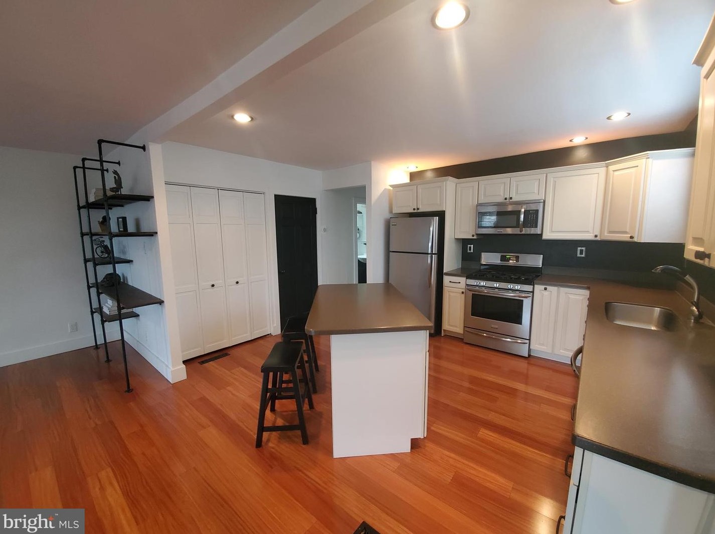 2327 Emerson St, Philadelphia, PA 19152-2509