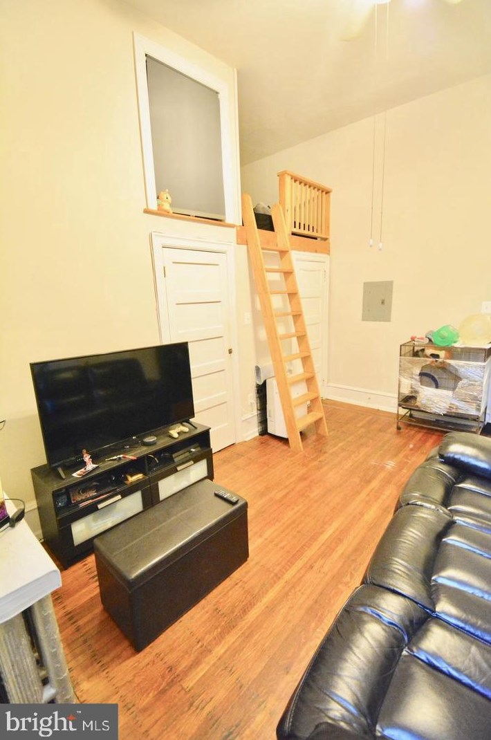 122 W Manheim St #4, Philadelphia, PA 19144