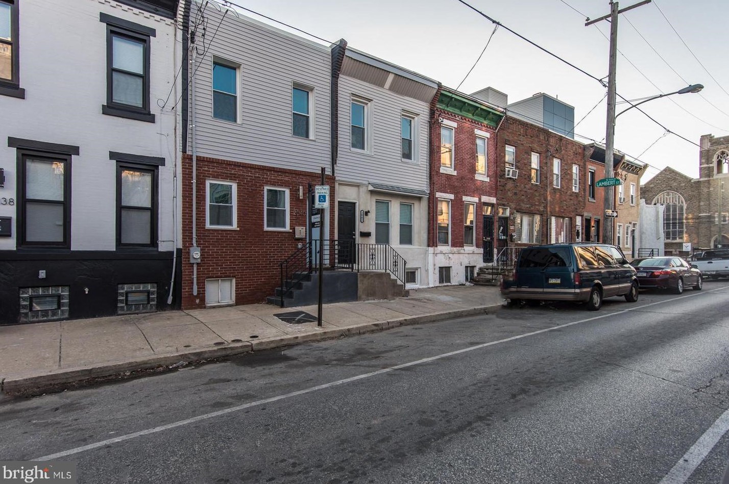 2042 Tasker St, Philadelphia, PA 19145