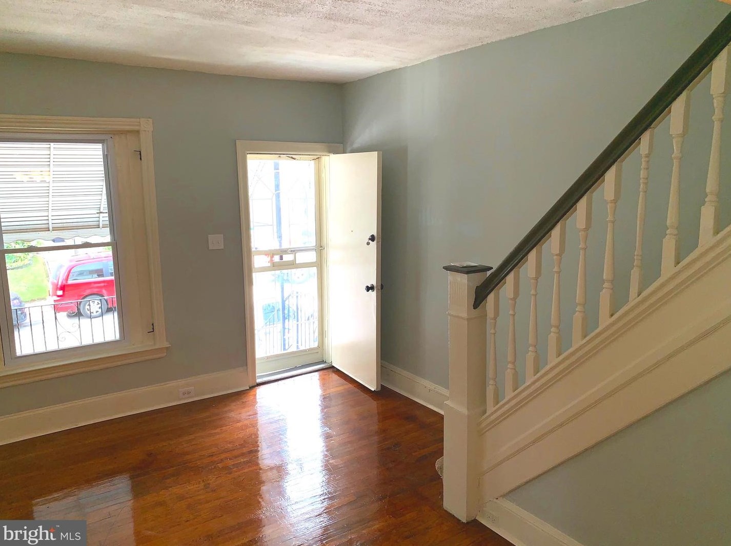 5533 Ardleigh St, Philadelphia, PA 19138