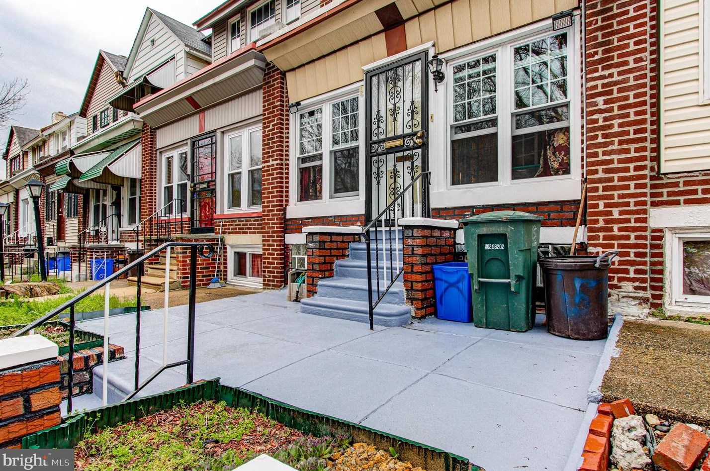 6528 Woodstock St, Philadelphia, PA 19138-3115