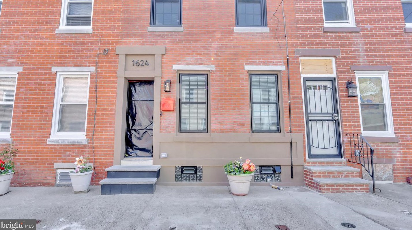1624 Titan St, Philadelphia, PA 19146-3032