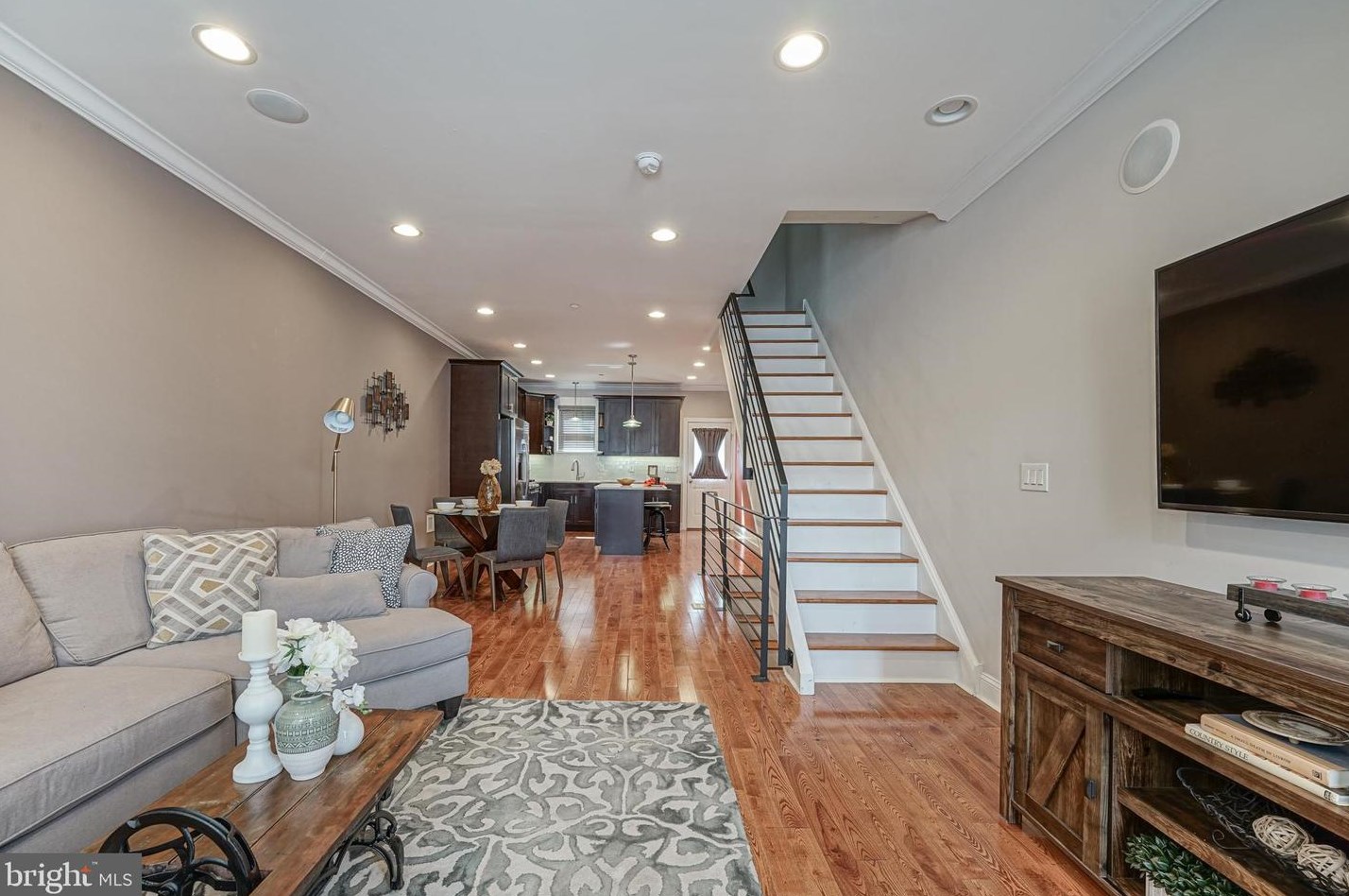 2559 Kern St, Philadelphia, PA 19125-1712