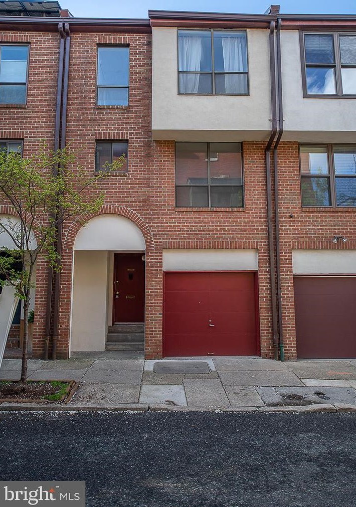 2058 Appletree St, Philadelphia, PA 19103-1410