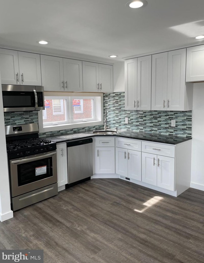 8908 Brous Ave, Philadelphia PA  19152-1325 exterior
