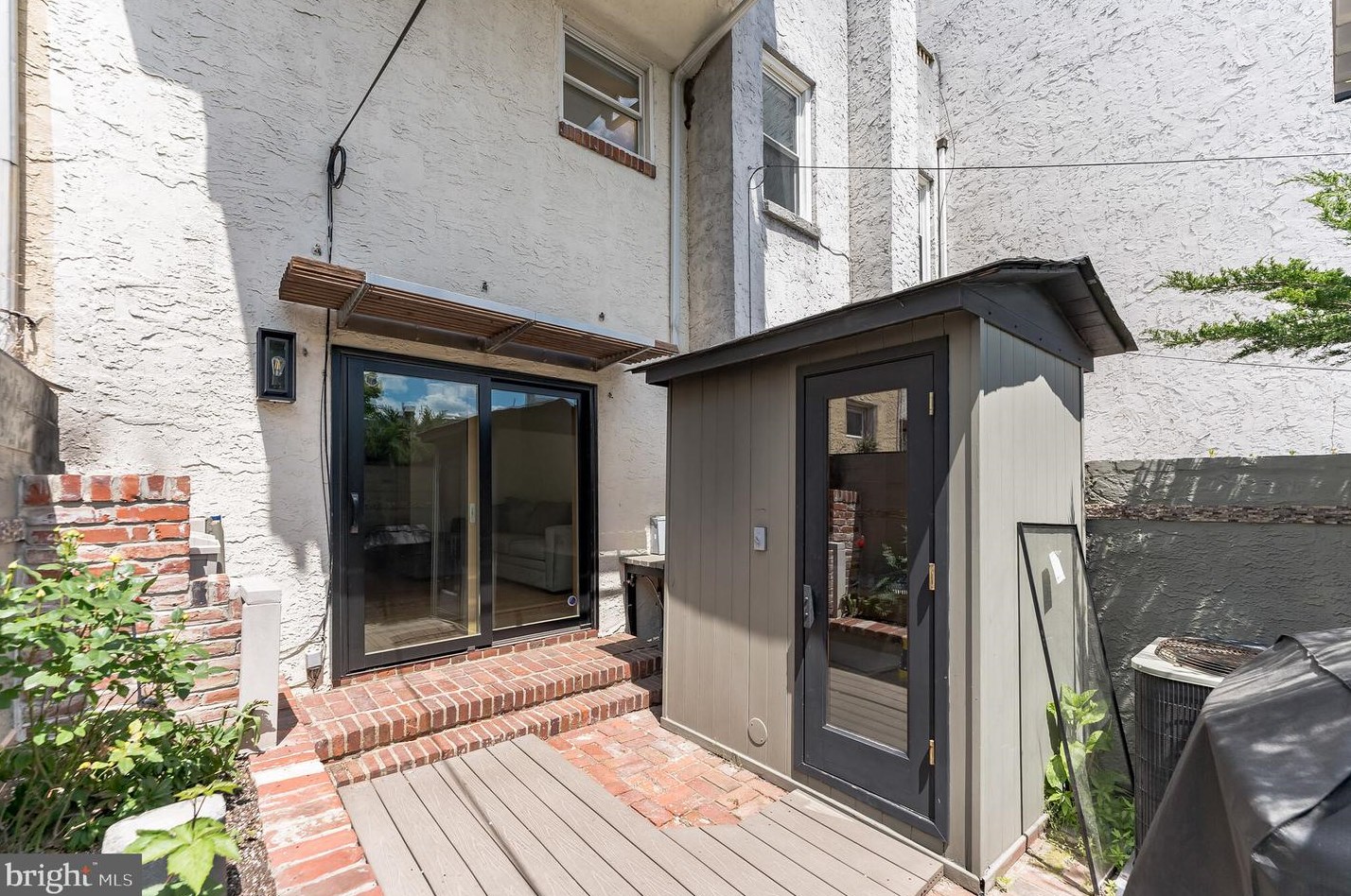 2326 Perot St, Philadelphia PA  19130-2526 exterior