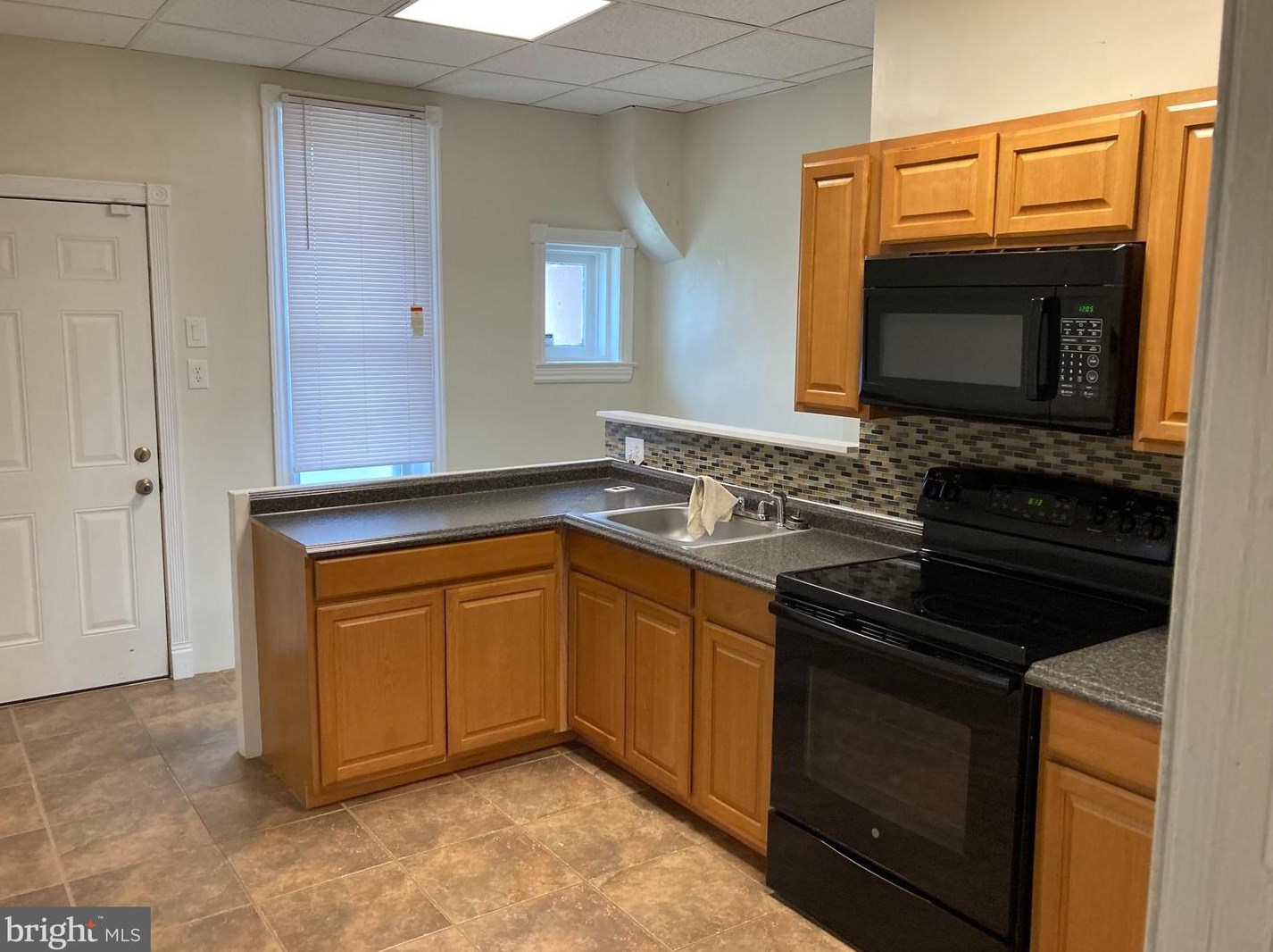 6644 Leeds St, Philadelphia, PA 19151-3028