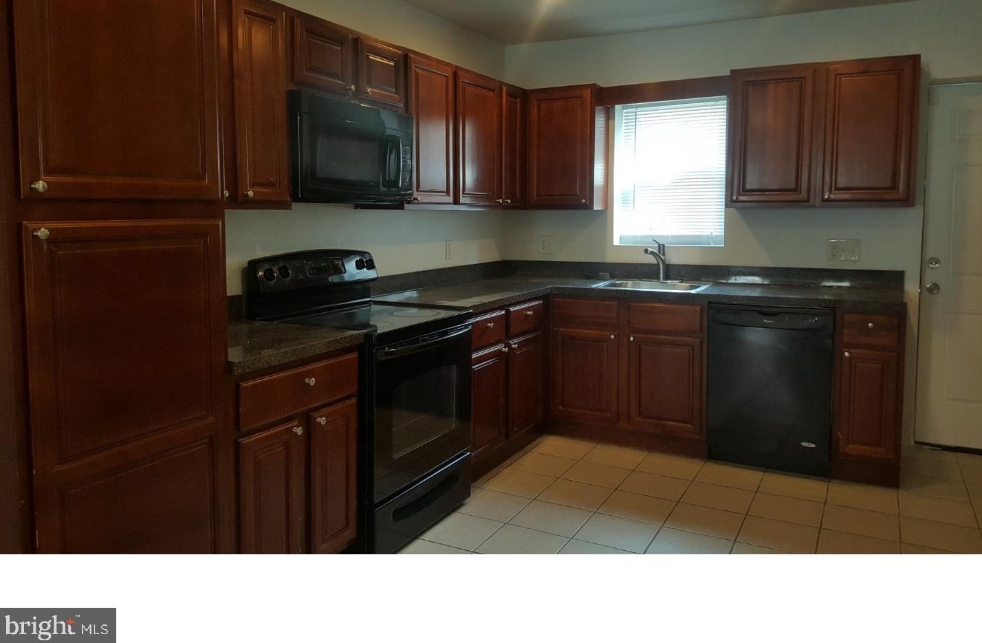 1537 Woodstock St, Philadelphia PA  19146-4526 exterior