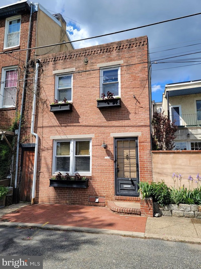 1015 Kimball St, Philadelphia, PA 19147-3820