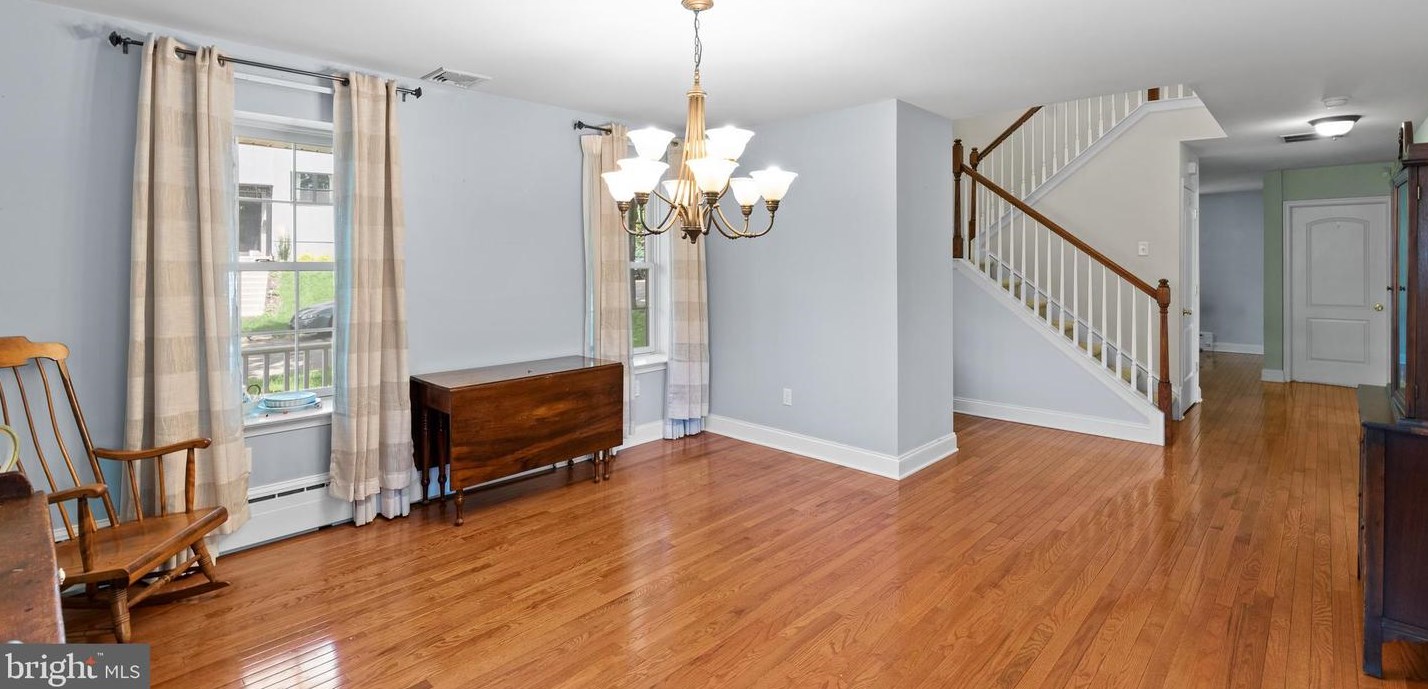 201 Flamingo St, Philadelphia, PA 19128-4115