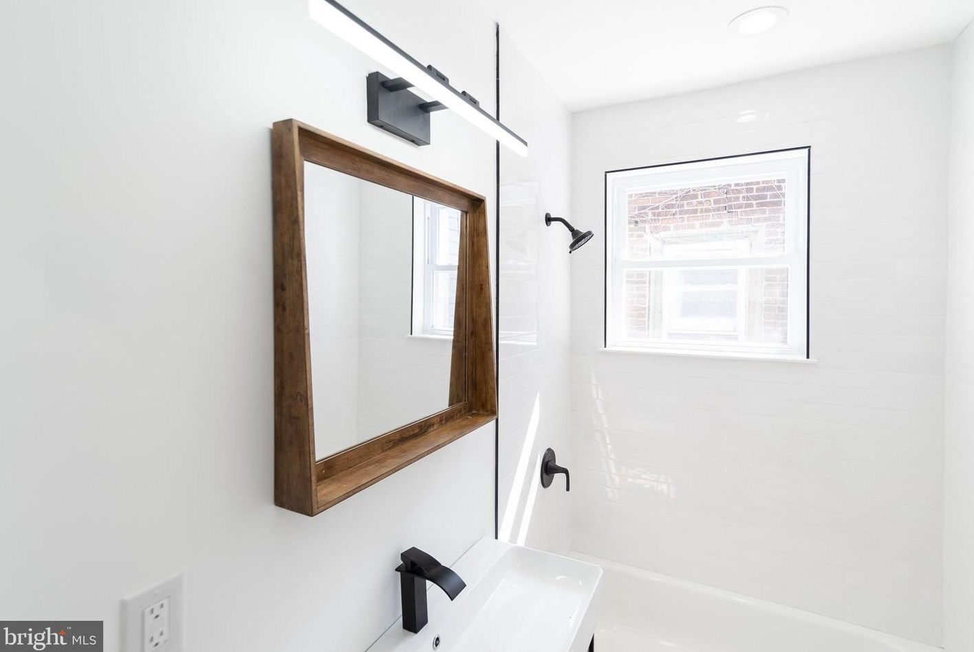 2937 Nicholas St, Philadelphia PA  19121-2725 exterior