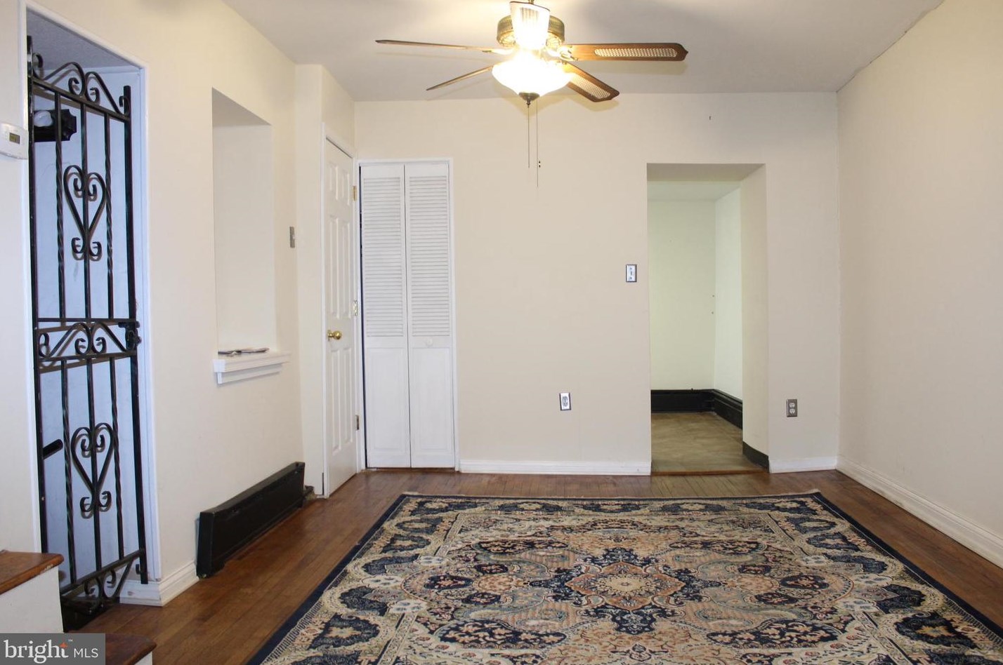 146 Roxborough Ave, Philadelphia PA  19127-1514 exterior