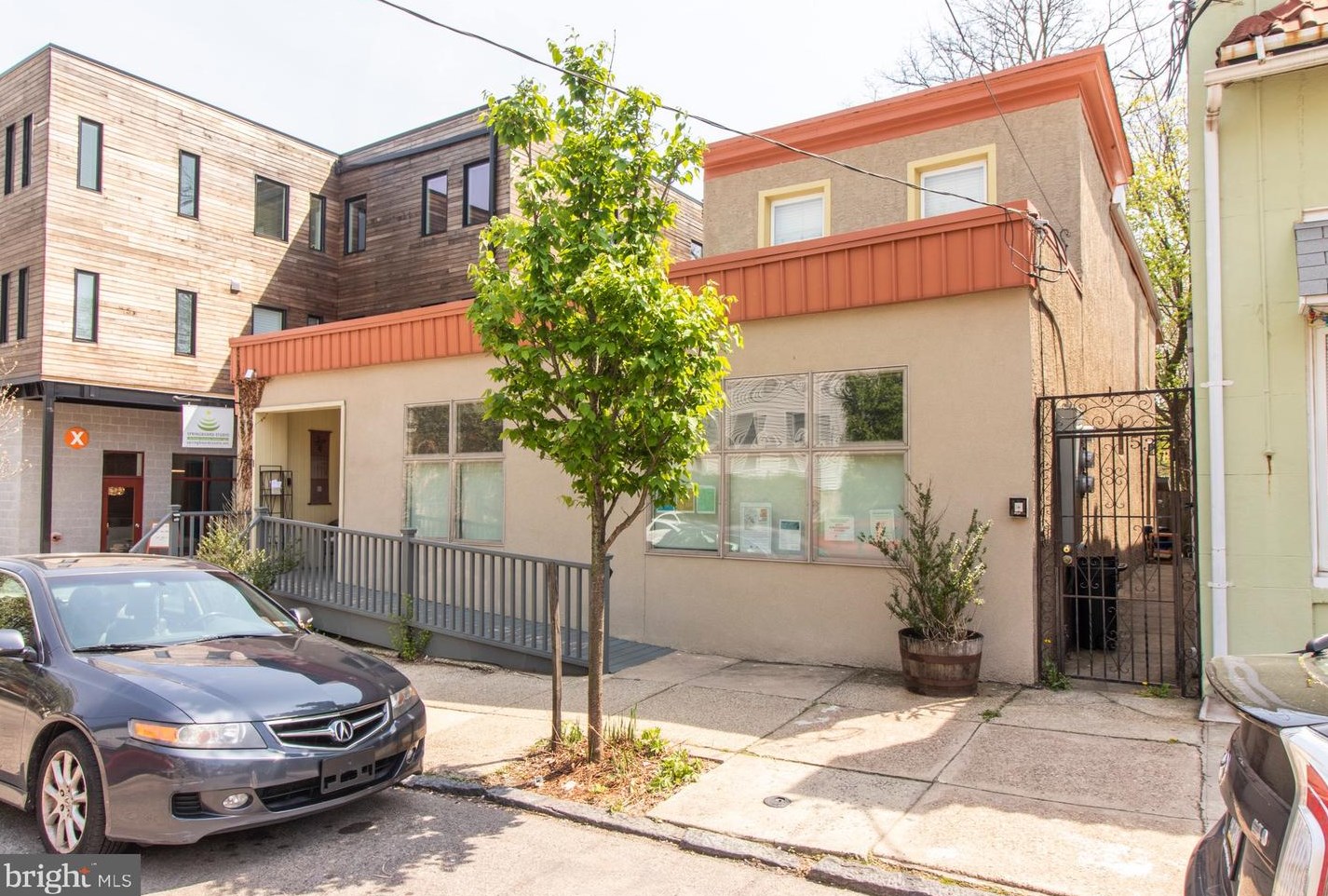 530 Carpenter Ln, Philadelphia, PA 19119-3401