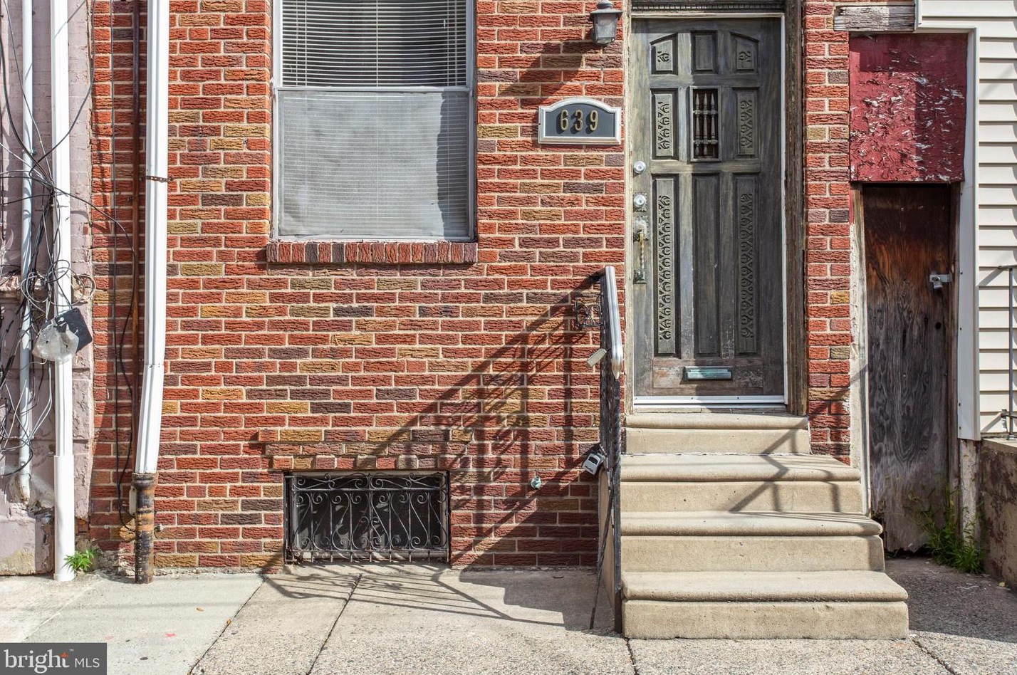 639 Mountain St, Philadelphia, PA 19148