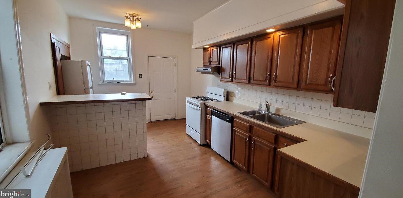 3234 Marston St, Philadelphia, PA 19129-1821
