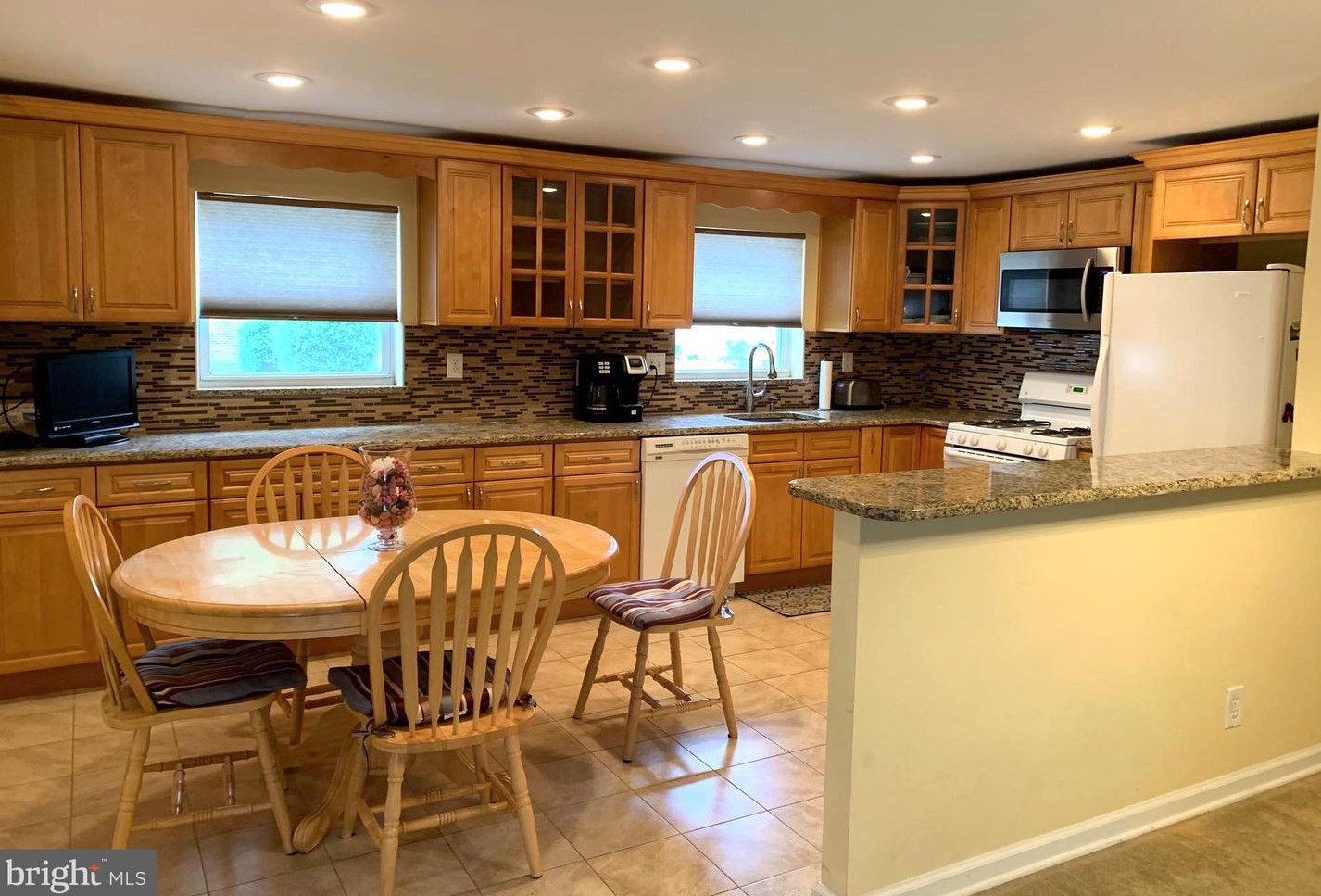 707 Strahle St, Philadelphia, PA 19111-1347